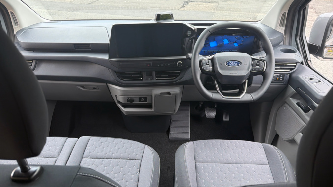 Ford Transit Custom 320 L1 Diesel Fwd 2.0 EcoBlue 170ps H1 Double Cab Van Limited Auto - Image 18